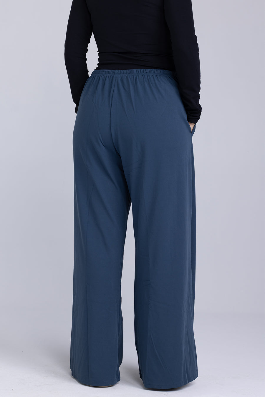 Ease Lightweight Wide-Legged Pants (Navy)