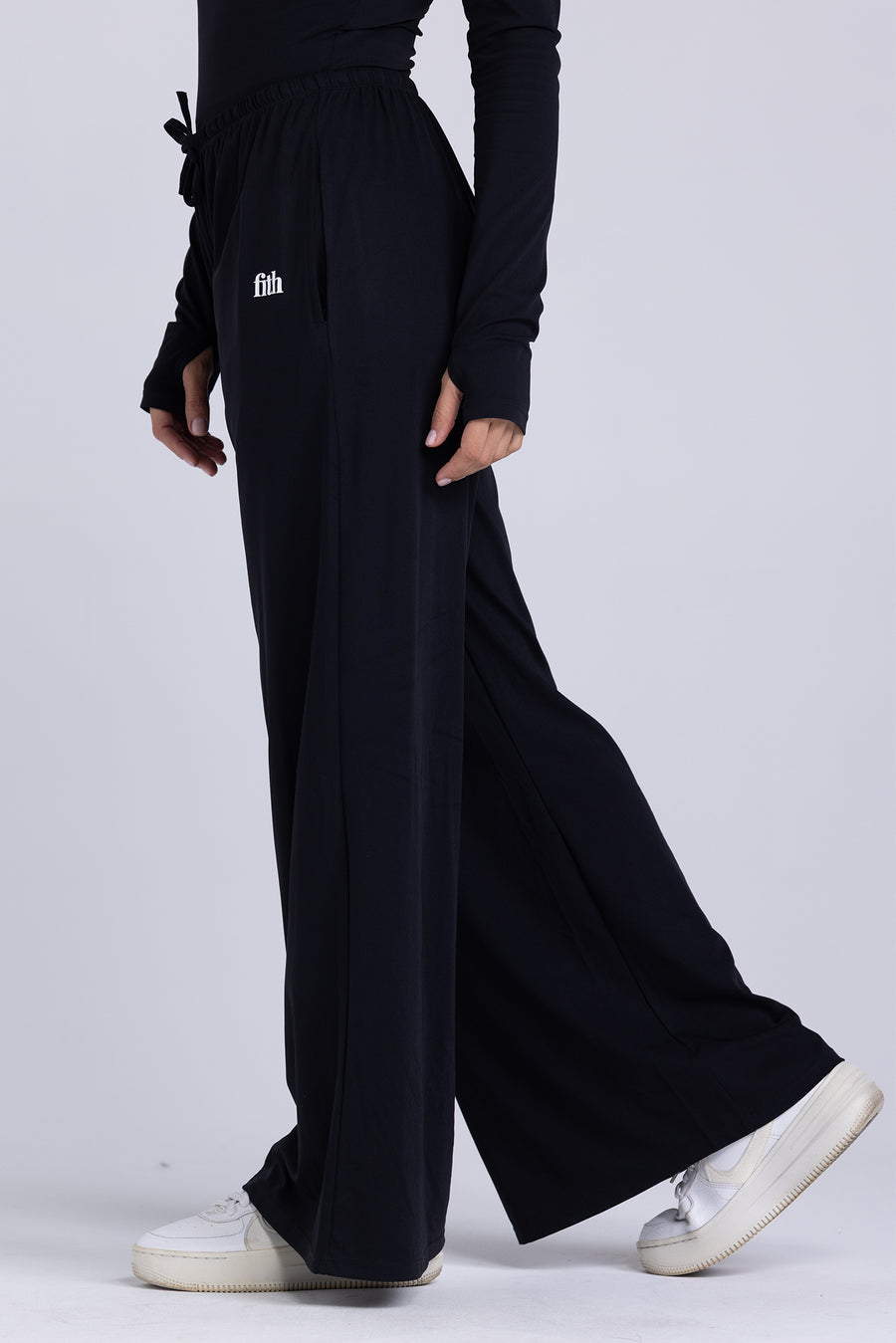 Ease Lightweight Wide-Legged Pants (Black)