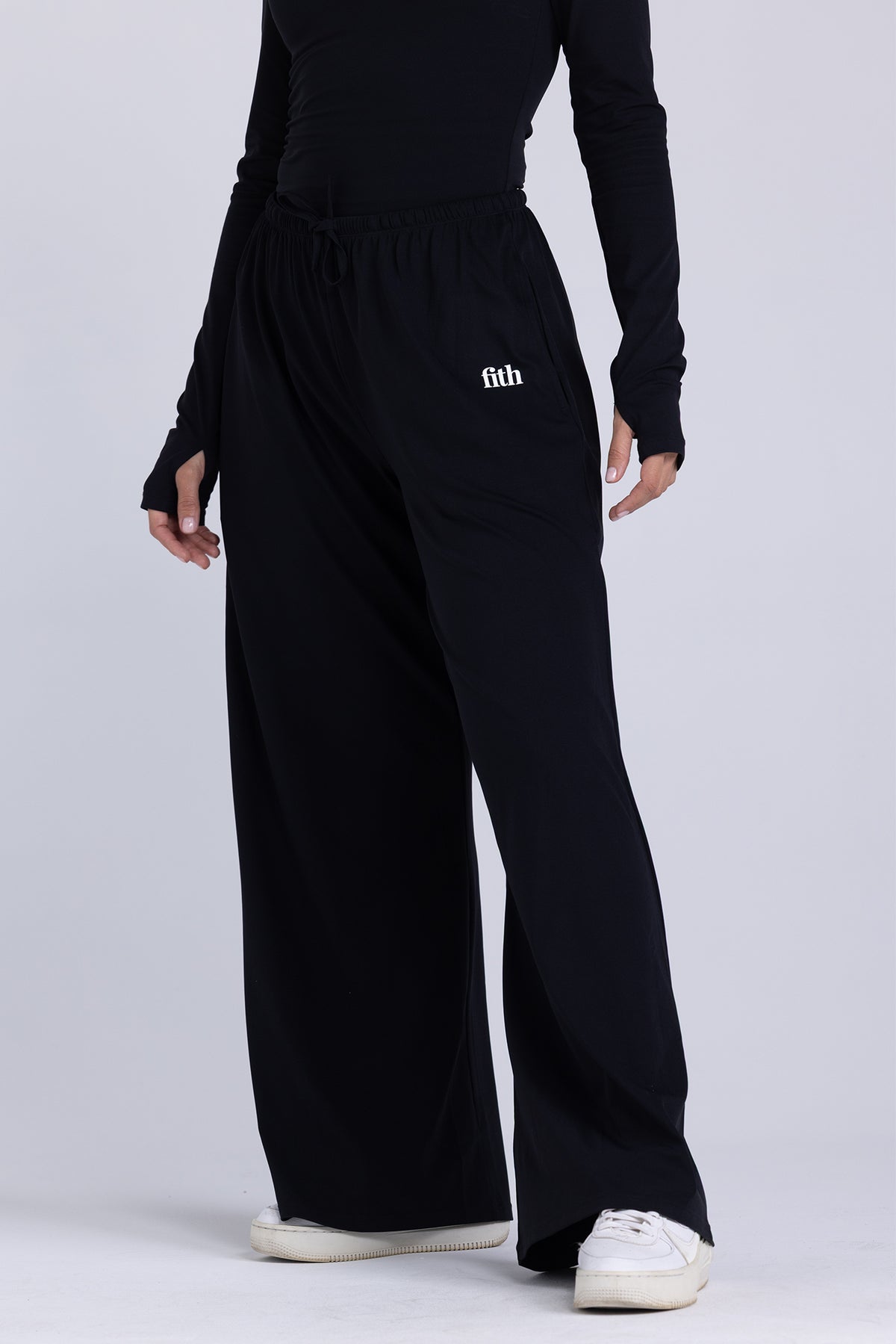 Ease Lightweight Wide-Legged Pants (Black)