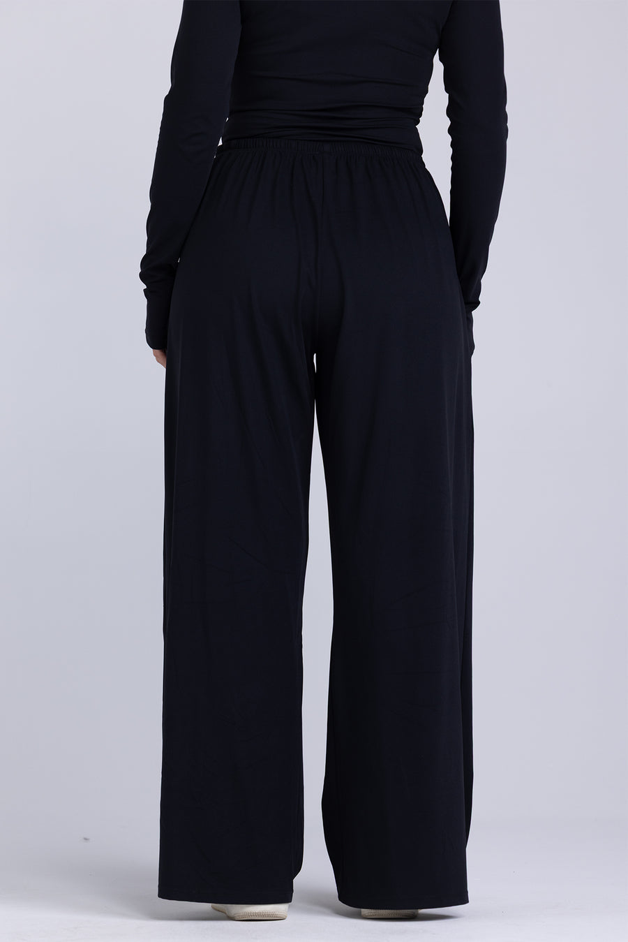 Ease Lightweight Wide-Legged Pants (Black)