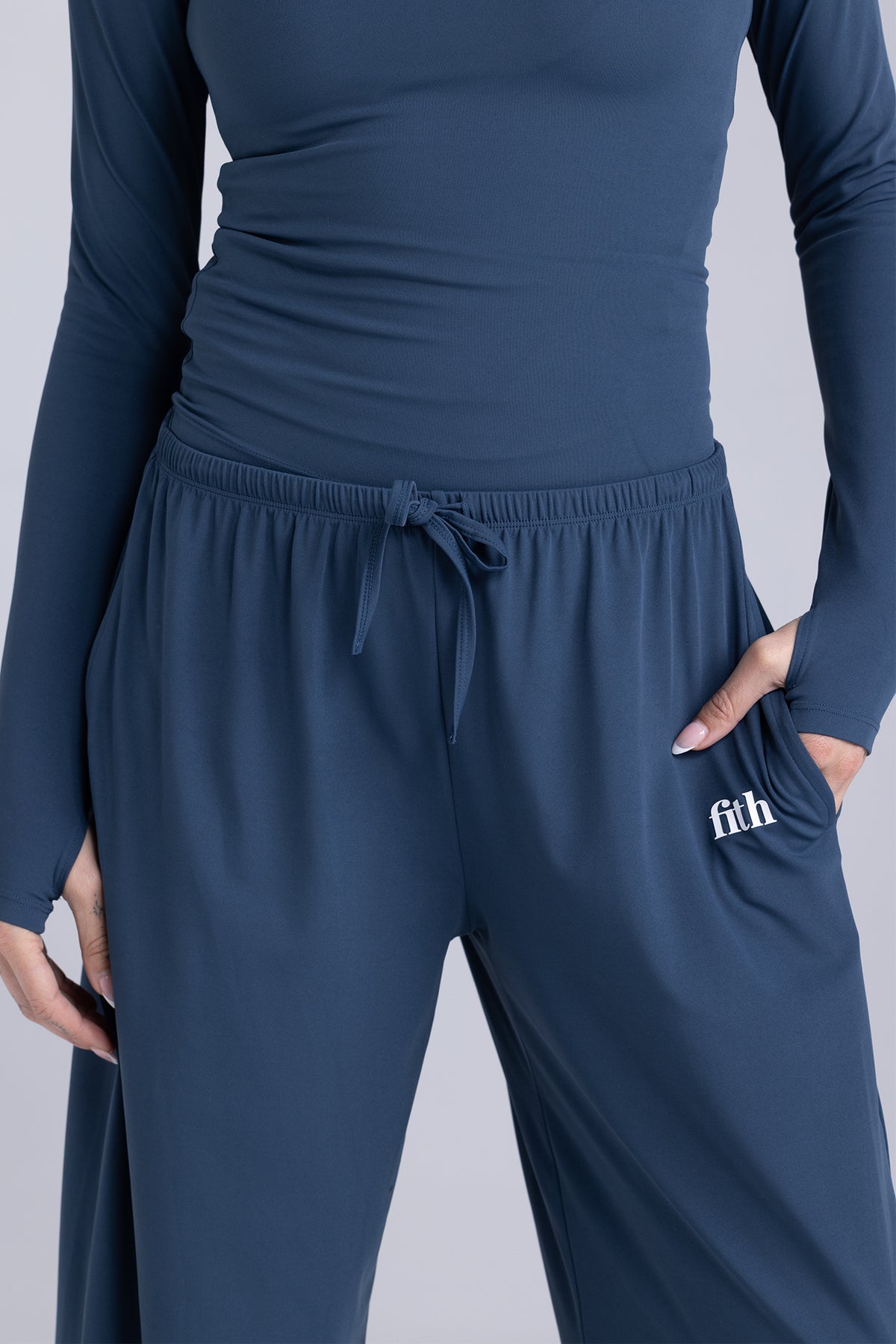 Ease Lightweight Wide-Legged Pants (Navy)