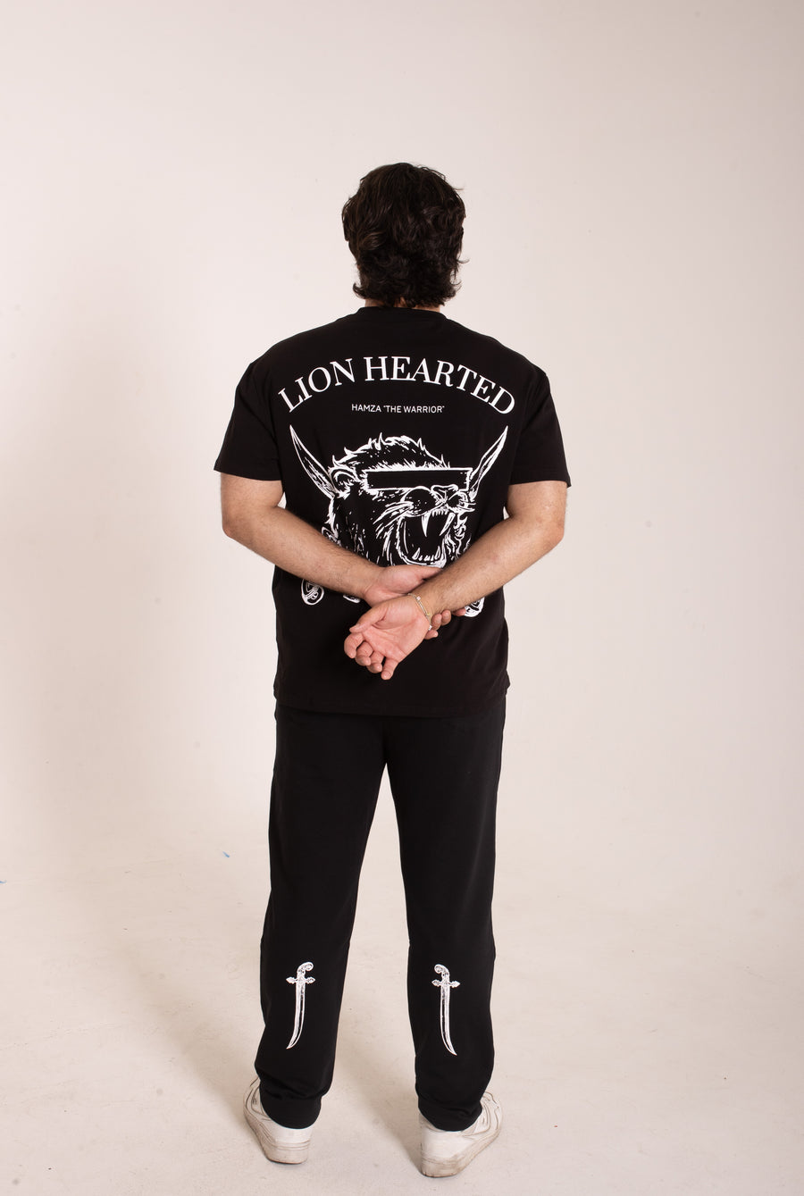LION HEARTED - Workout Pump-Cover Up T-Shirt (Black)