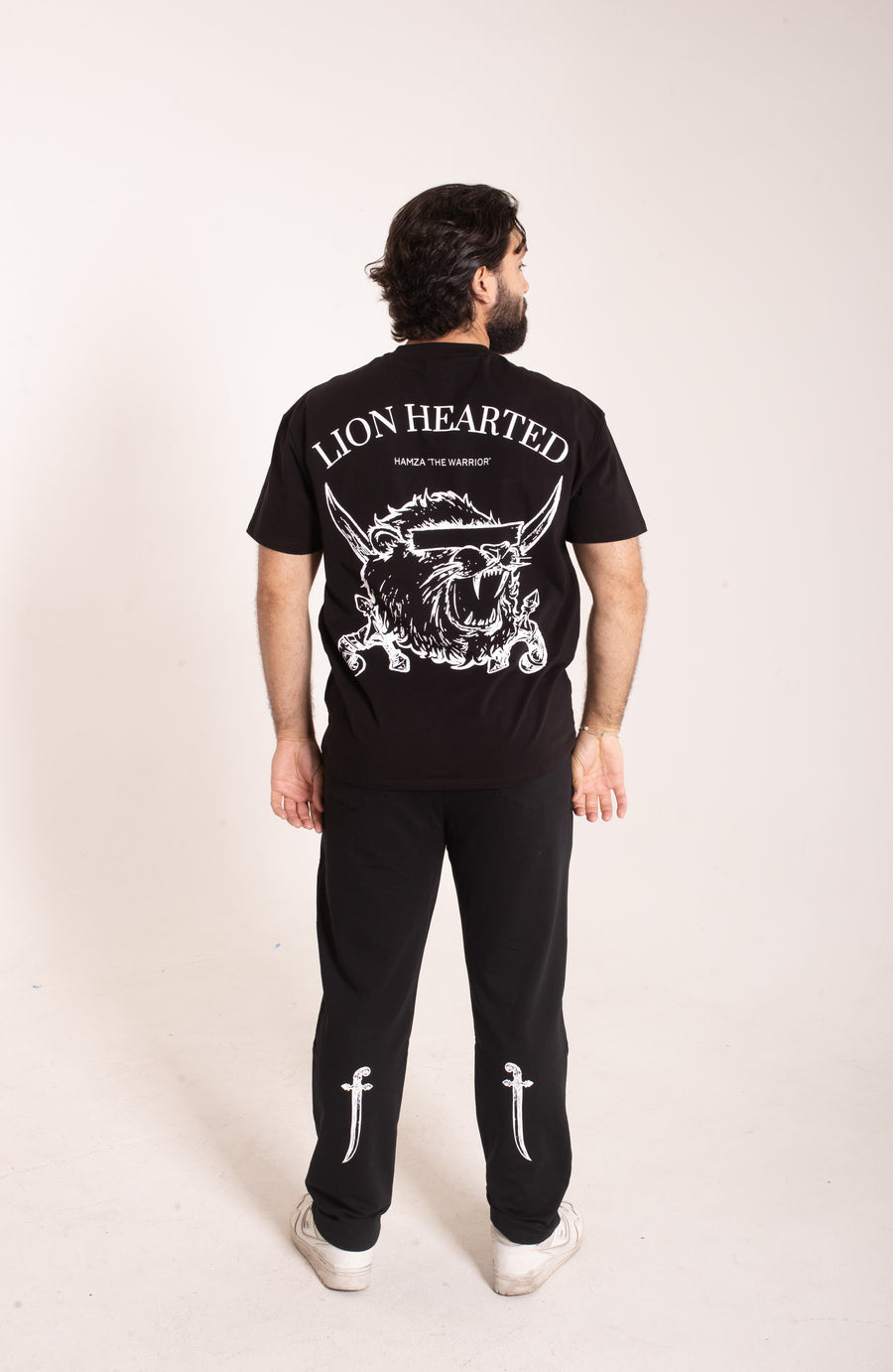 LION HEARTED - Workout Pump-Cover Up T-Shirt (Black)